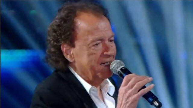 Gravissimo lutto nella musica italiana, morto il celebre cantante che ha fatto sognare intere generazioni: lo straziante annuncio arriva dalla famiglia