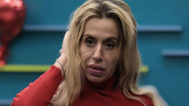 Valeria Marini è stata vittima di un’aggressione in casa: come sta la showgirl e cos’è successo