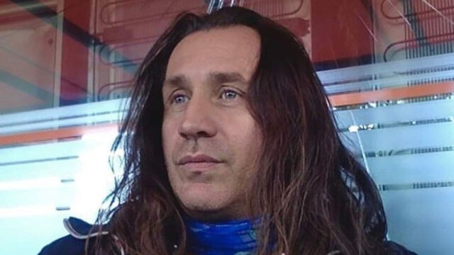 “Sono stato malissimo, non respiravo” il famosissimo cantante fa una drammatica confessione, è colpa di Carlo Conti