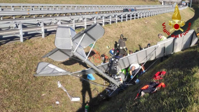 Aereo ultraleggero si schianta vicino all’autostrada A31, a bordo c’era solo il pilota. Dove e cos’è successo