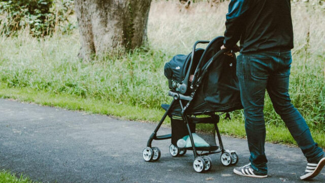 Bimba di sei mesi muore sotto gli occhi del papà, la dinamica è tragica: dove e cosa è successo