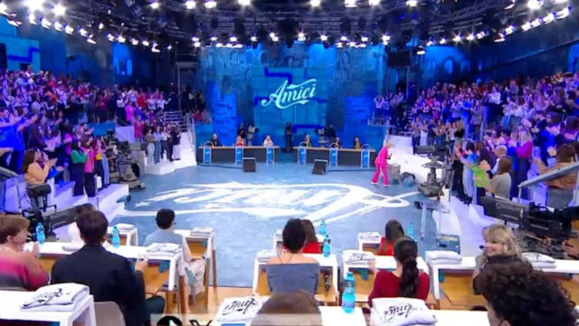 “Sento la vita nei tuoi battiti” La cantante di Amici incinta: l’emozionante annuncio 