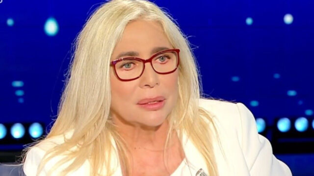 “Cambio la vita, devo farlo” Clamorosa svolta nella vita di Mara Venier, la conduttrice prende una decisione molto importante: l’annuncio