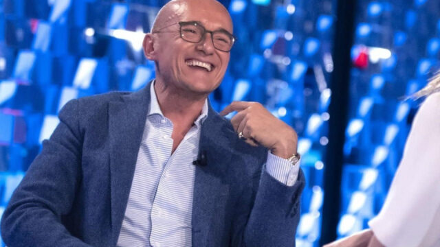 “Lei al posto di Helena” Clamoroso ritorno al Grande Fratello: Signorini si consola così