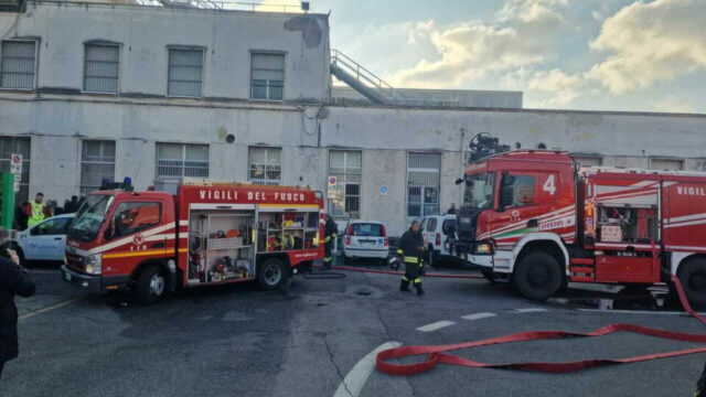 Drammatico incendio all’aeroporto, traffico aereo sospeso, la situazione è seria: dove e cosa è successo 