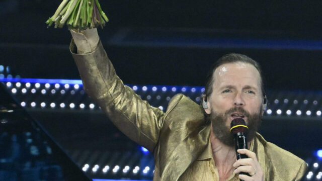 Jovanotti punge Carlo Conti con una battuta su Amadeus: la frecciatina non è passata inosservata 