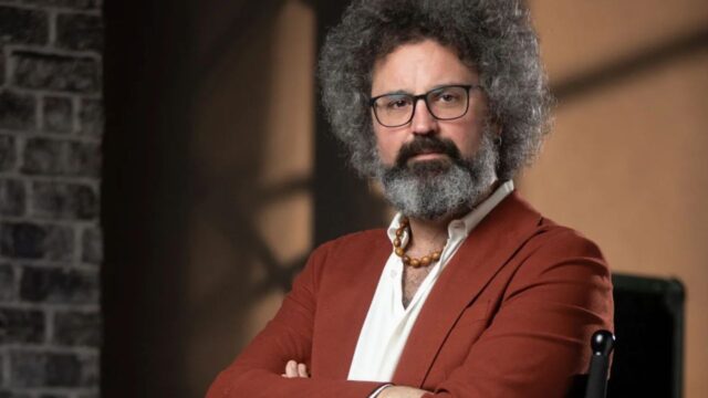 “Eccesso di romanticismo” arriva la stoccata per  Simone Cristicchi: la famosissima rimette in discussione il testo