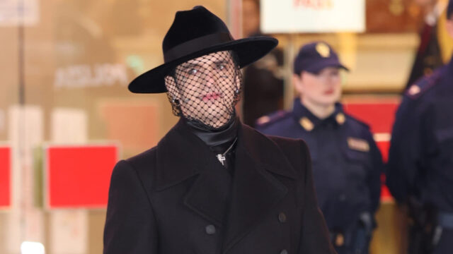 Perché Achille Lauro si è presentato alla sfilata di Sanremo con una veletta: ecco il suo significato