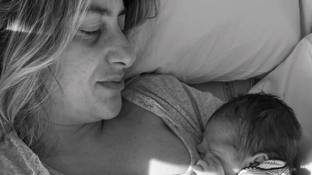“Solo tu sei la cura per me” Fiocco azzurro ad Amici, la cantante mamma per la prima volta: l’emozionante annuncio