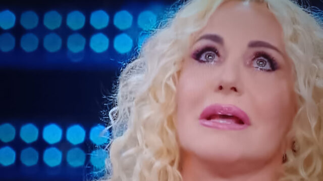 Antonella Clerici piange in diretta al Festival di Sanremo: il motivo è commovente