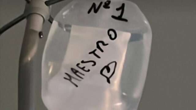 “Ricoverato in ospedale” Paura per il cantante italiano, costretto a rinviare il tour: cosa sta succedendo