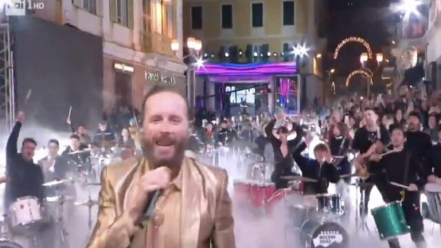 Dramma sfiorato al Festival durante l’esibizione di Jovanotti: il cantante però decide di andare avanti 