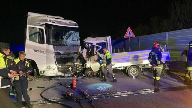 Spaventoso incidente mortale sulla Statale: furgone si scontra con tir, bilancio drammatico