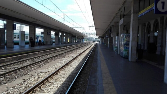Si arrampica sul treno tocca i fili elettrici,  Edoardo Mangano di 19 anni era appena uscito dalla discoteca: il dramma