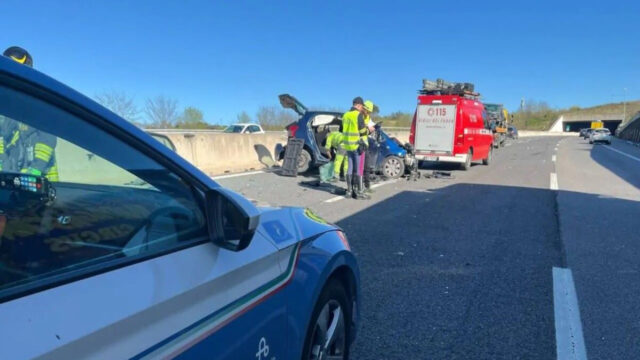 Gravissimo incidente in autostrada, auto contromano provoca tragedia e traffico bloccato per chilometri