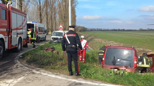 Gravissimo incidente tra due furgoni, il bilancio è disastroso: dove e cosa è successo 