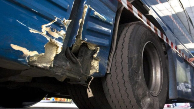 Gravissimo incidente, bus con turisti si schianta, il bilancio è straziante: dove e cosa è successo 