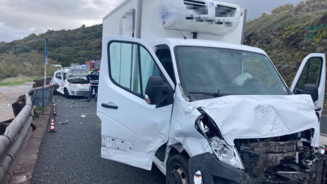 Tragico incidente tra auto e furgone, il bilancio è disastroso: dove e cosa è successo