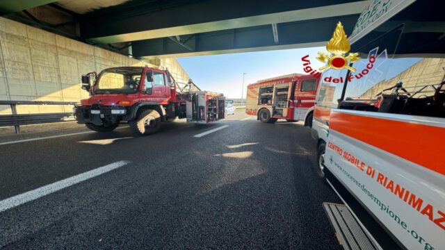 Gravissimo scontro tra un tir e un autobus con 44 bambini a bordo. La situazione è seria