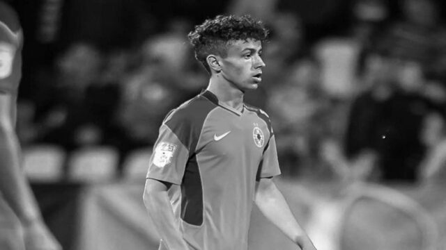 Grave lutto nel mondo del calcio, il famoso calciatore è morto a soli 19 anni
