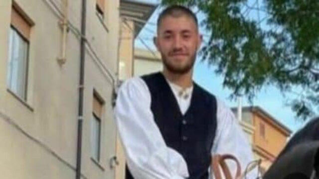 Tragedia al carnevale del paese: lite tra coetanei finisce in tragedia, aveva solo 22 anni. Dove e cos’è successo