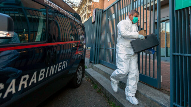 Dramma in casa, mamma e figlio trovati in una pozza di sangue: fermato il sospettato principale