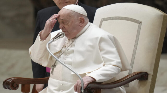 Papa Francesco, pubblicato il bollettino medico sulla salute del Pontefice: l’annuncio