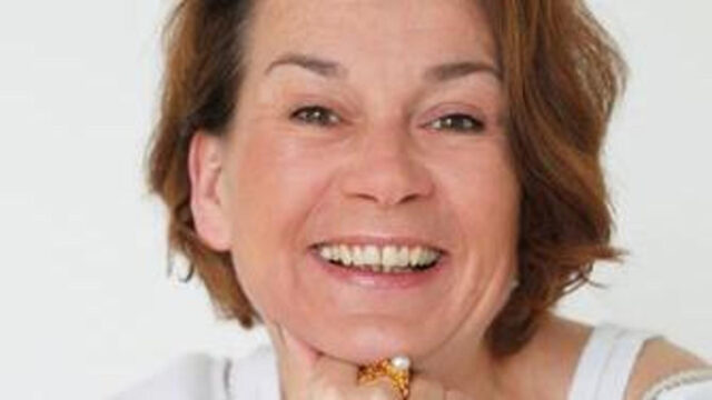 “Si indaga per omicidio” la celebre scrittrice tedesca trovata morta su una casa galleggiante. Dove e cos’è successo