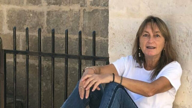 “Colpa del letto” tragedia in casa, l’ex volto della politica muore in un’incidente domestico: la scoperta del marito