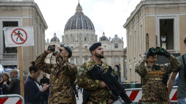 “Caccia, nave radar e migliaia di forze dell’ordine” Funerali di Papa Francesco, il piano sicurezza è pronto: cosa succederà sabato