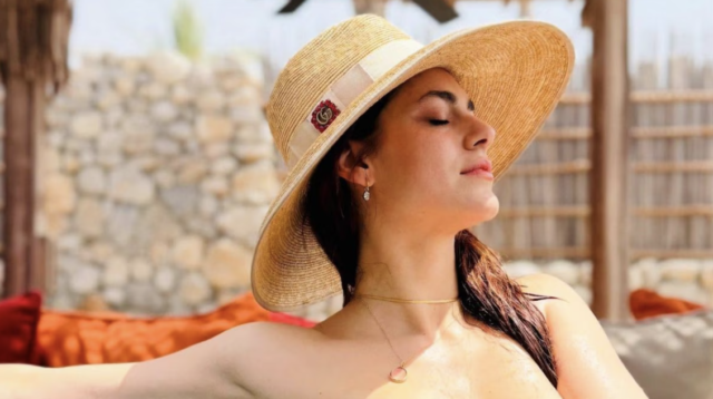 “Non è un semplice cappellino di paglia” quanto costa l’accessorio di Miriam Leone: super lusso