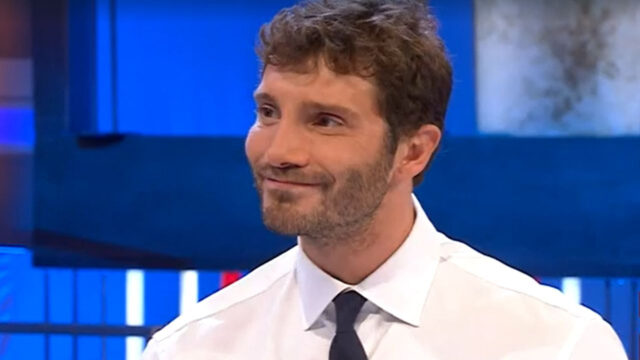 “È davvero bellissima” Stefano De Martino avvistato in compagnia di una donna affascinante: la loro reazione