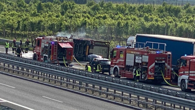 Drammatico incidente in autostrada tra un’auto e due camion, traffico in tilt e code chilometriche: dove e cosa è successo
