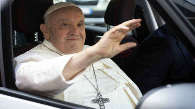 Chi è Massimiliano Strappetti, il fedelissimo infermiere di Papa Francesco e perché tutti parlano di lui