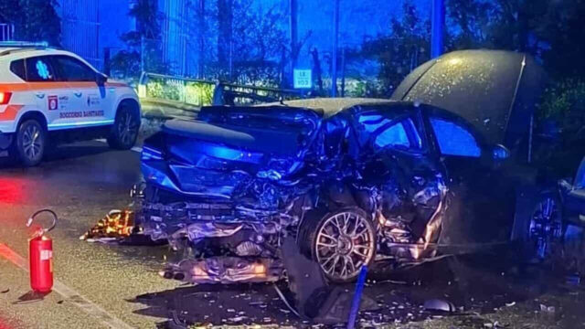Schianto la notte di Pasqua, coinvolte 4 vetture: alla guida tutti giovanissimi, non c’è stato nulla da fare