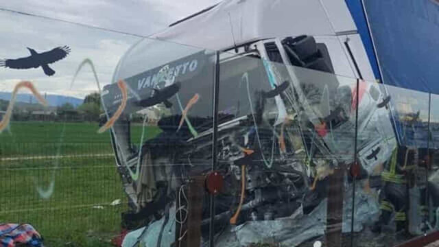 Drammatico incidente in autostrada coinvolge 4 tir, traffico bloccato e soccorsi sul posto: dove e cosa è successo