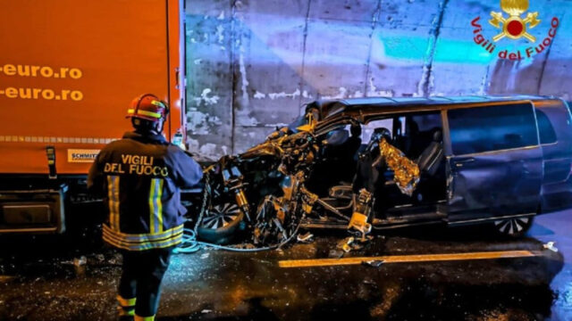 Spaventoso incidente in galleria, persone intrappolate e traffico in tilt: dove e cosa è successo