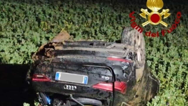 Incidente mortale: un ragazzo di 23 anni perde la vita dopo che l’auto si ribalta fuori strada