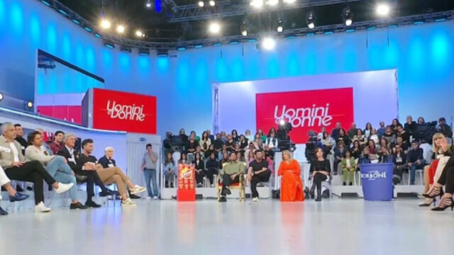 “Mediaset ha deciso” Stop a Uomini e Donne, il programma si ferma: il motivo