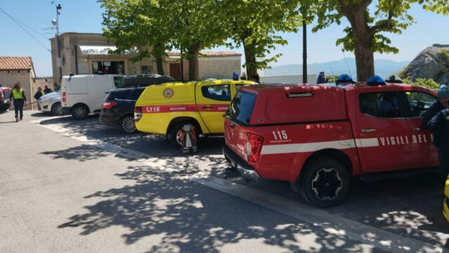 Gruppo di vigili del fuoco scivola in un fiume durante un’escursione, dopo ore di ricerche il bilancio è drammatico