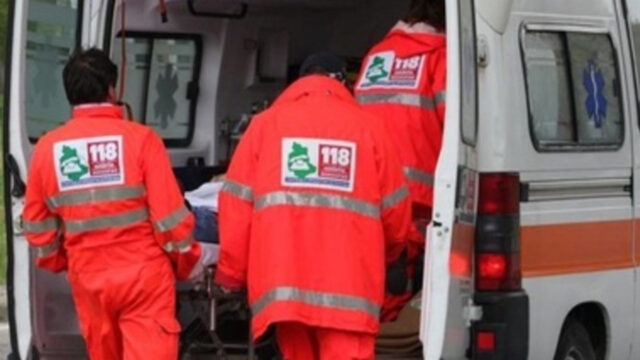 Drammatico incidente in superstrada, moto si schianta contro un camper: non c’è stato nulla da fare. Dove e cos’è successo