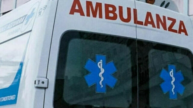 “I bimbi lanciano l’allarme” donna accoltellata dal marito, lui scappa e si schianta in un incidente. Situazione straziante: dove e cos’è successo