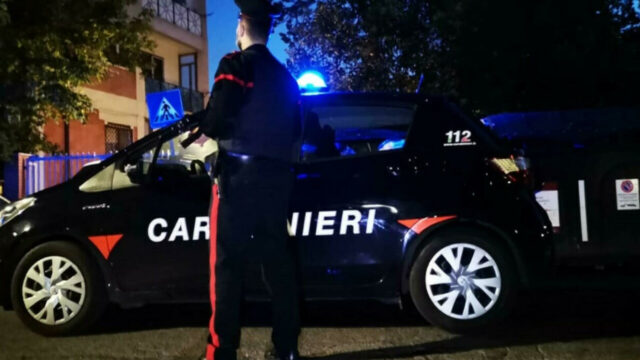 Uccide la moglie davanti alla figlia di 10 anni: dove e cosa è successo 