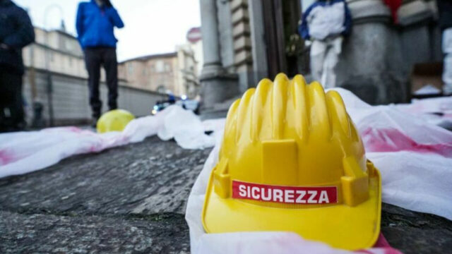 “Era in pensione” Tragedia sul lavoro, operaio di 62 anni muore schiacciato da una motrice. Dove e cos’è successo