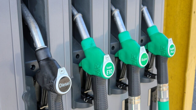 Tragedia mentre fa benzina, era mamma di 4 figli:  sono aperte tutte le ipotesi