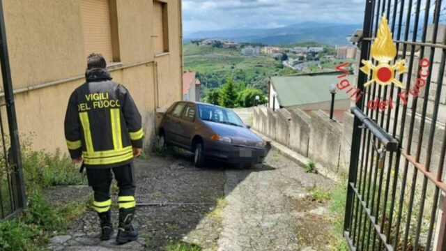 Muore travolto dalla sua stessa auto, la dinamica è tragica: dove e cosa è successo