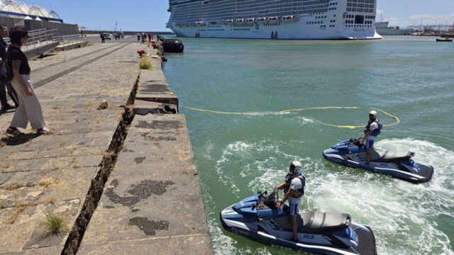 Paura al porto italiano, incidente per la nave da crociera: turisti finiscono in mare. Dove e cos’è successo