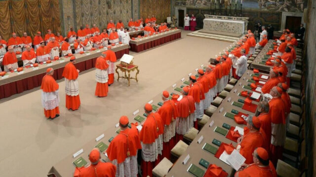 Cardinali al Conclave, la curiosa scoperta su cosa è accaduto prima dell’ingresso in Cappella Sistina: ecco cosa hanno fatto