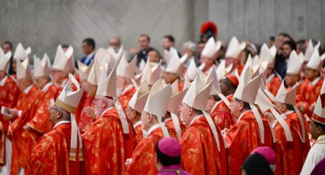 Quanto costano i vestiti dei Cardinali? Ecco tutti i prezzi 