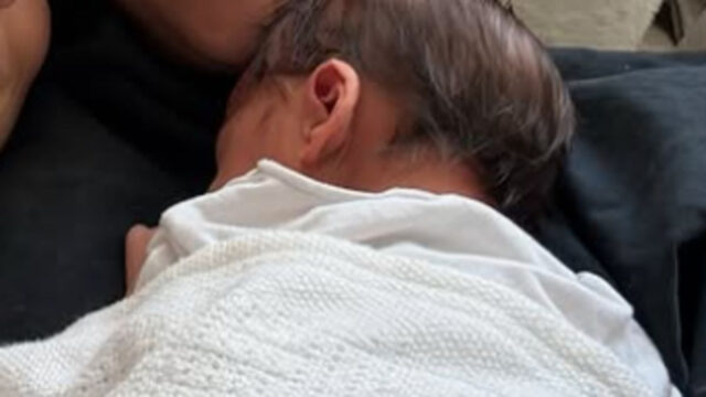 “Il nostro piccolo uomo è qui” Le due Vip mamme per la prima volta: l’annuncio 